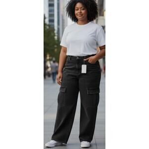 Forever 21 Black Denim Cargo Relaxed Fit Pant size 31 NEW